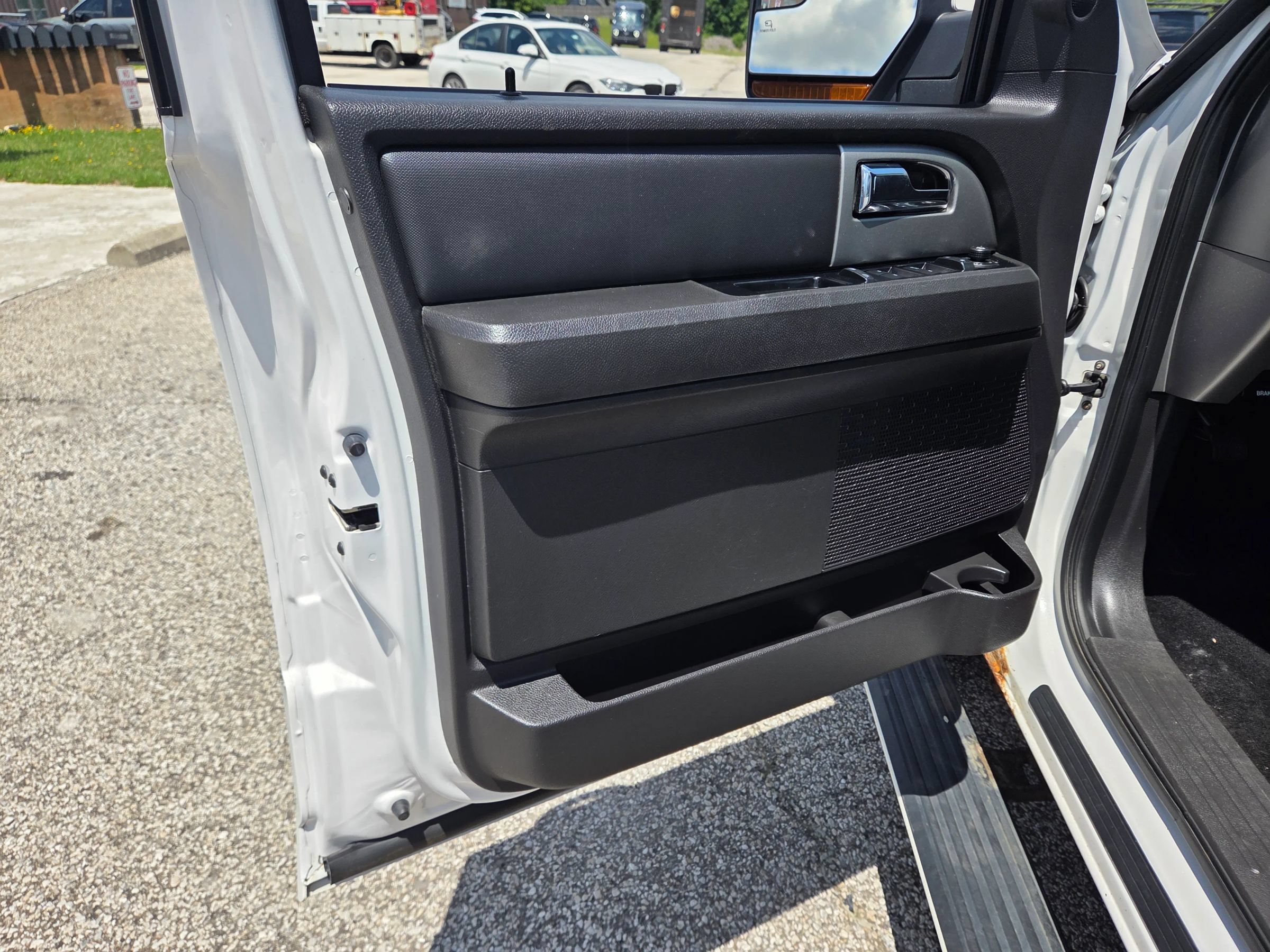 Used 2013 Ford Expedition Limited AWD/4WD image 12