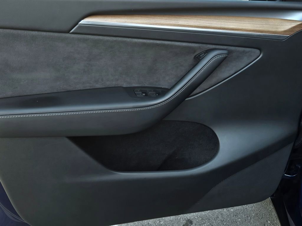 Used 2023 Tesla Model Y Long Range image 10