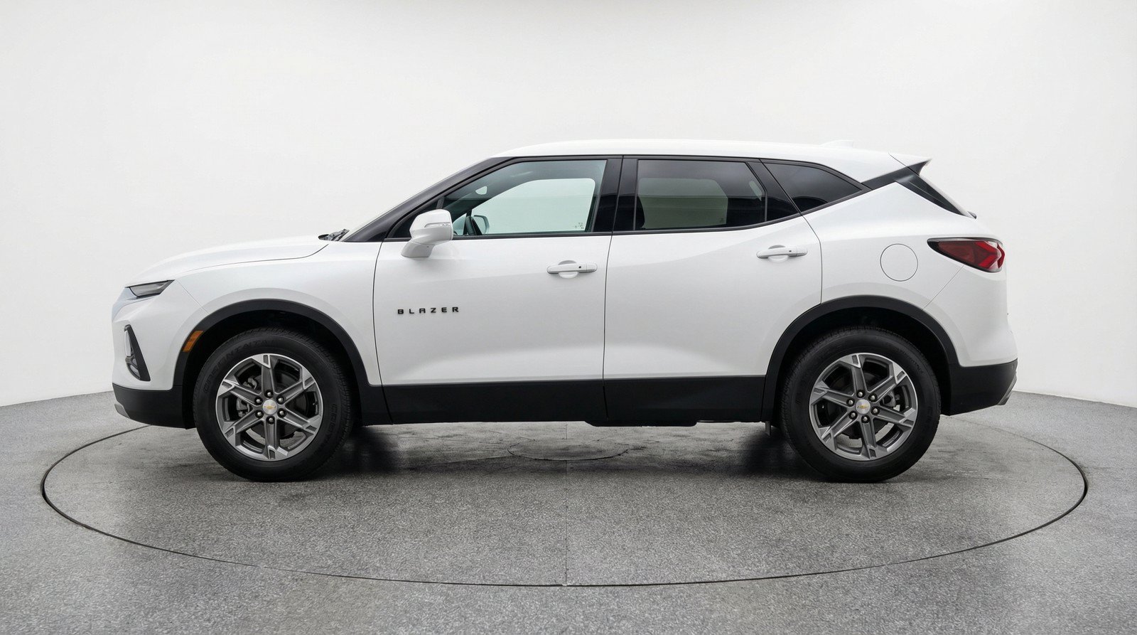 Used 2025 Chevrolet Blazer LT FWD image 5