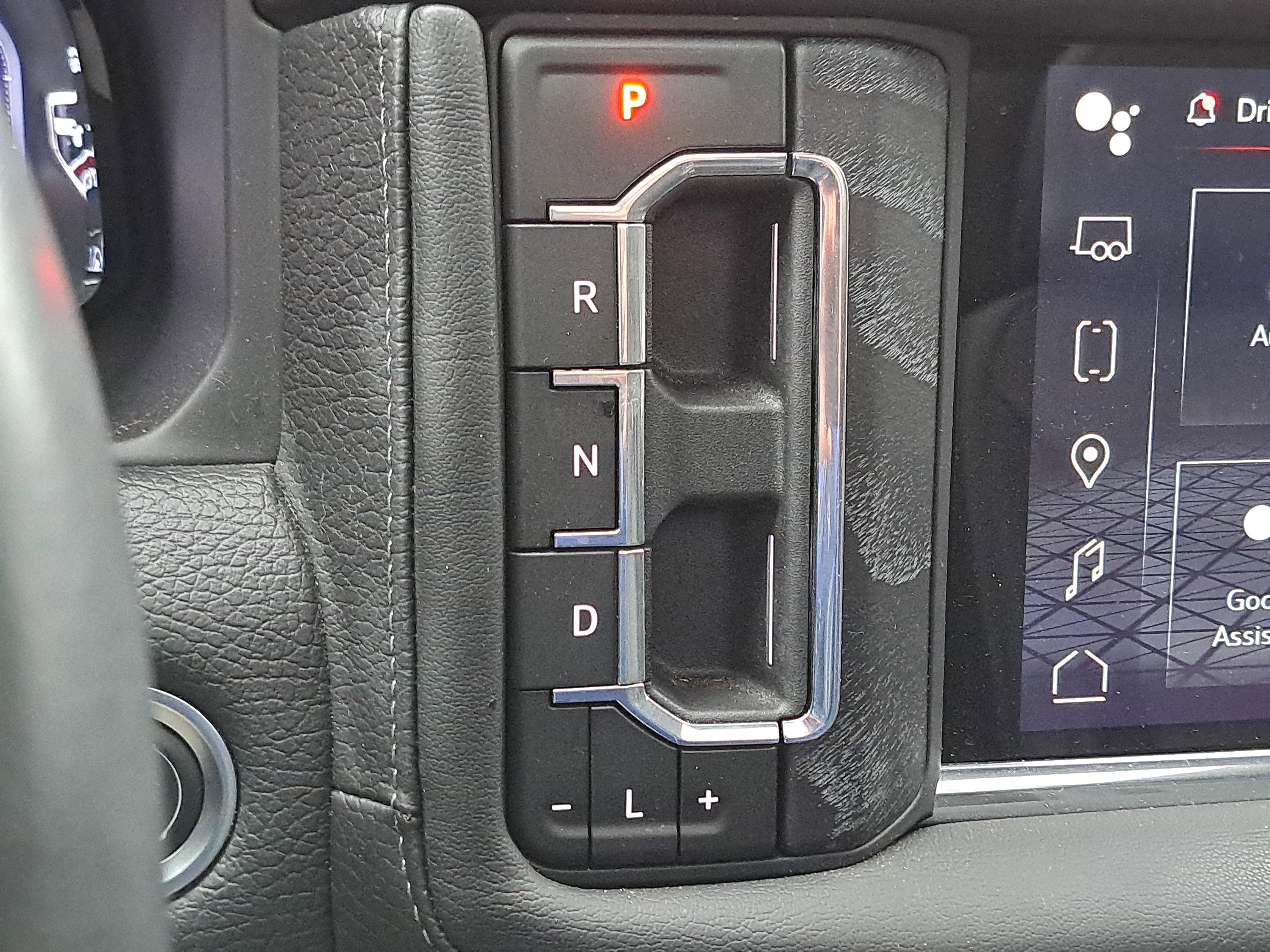 Used 2024 GMC Yukon Denali w/ Advanced Technology Package image 22