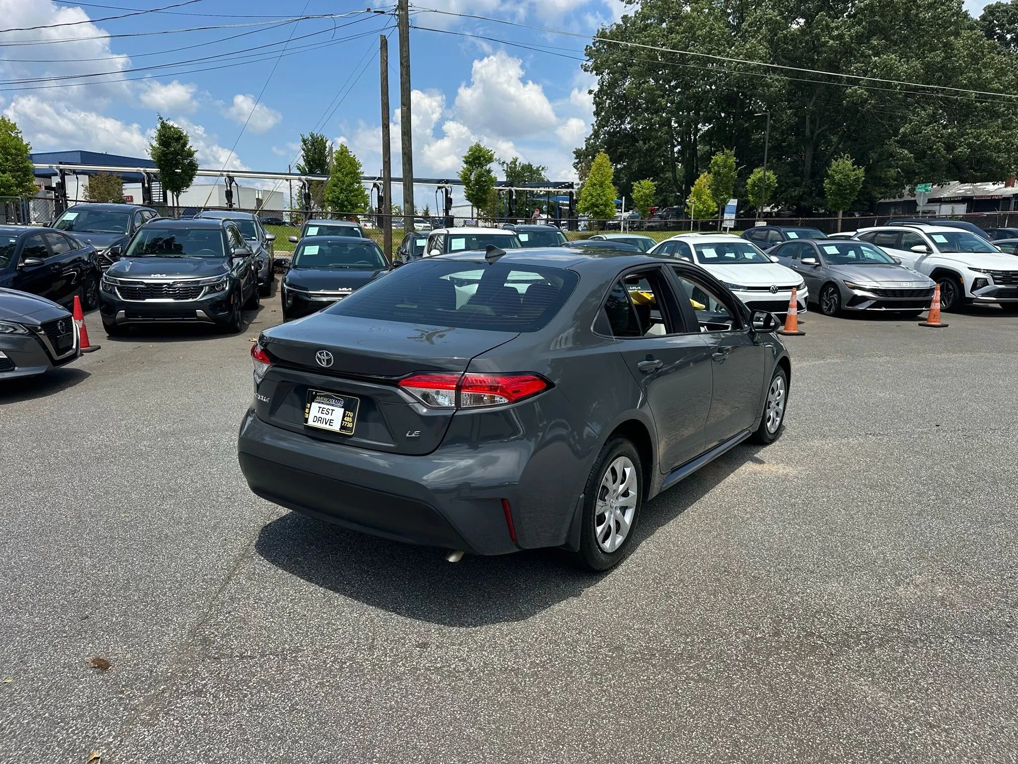 Used 2025 Toyota Corolla LE image 4