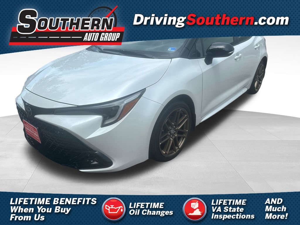 Used 2025 Toyota Corolla Hatchback w/ SE Package FWD image 1