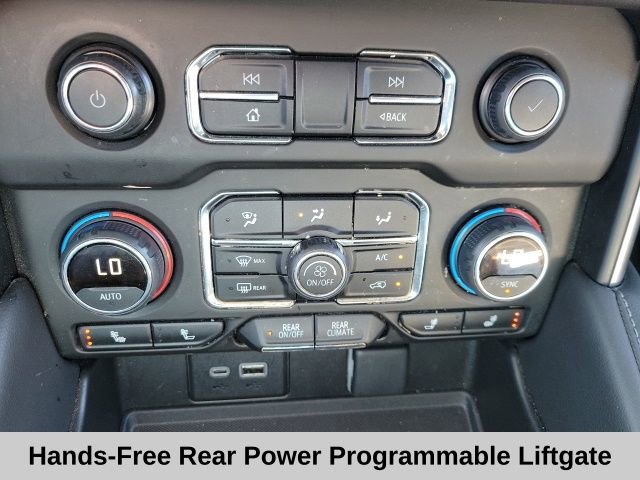 Used 2024 Chevrolet Suburban LT image 9