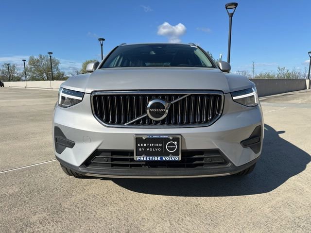 Certified 2025 Volvo XC40 B5 Core image 2