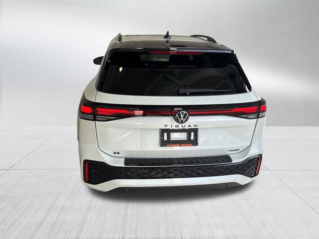 New 2025 Volkswagen Tiguan SE R-Line image 4