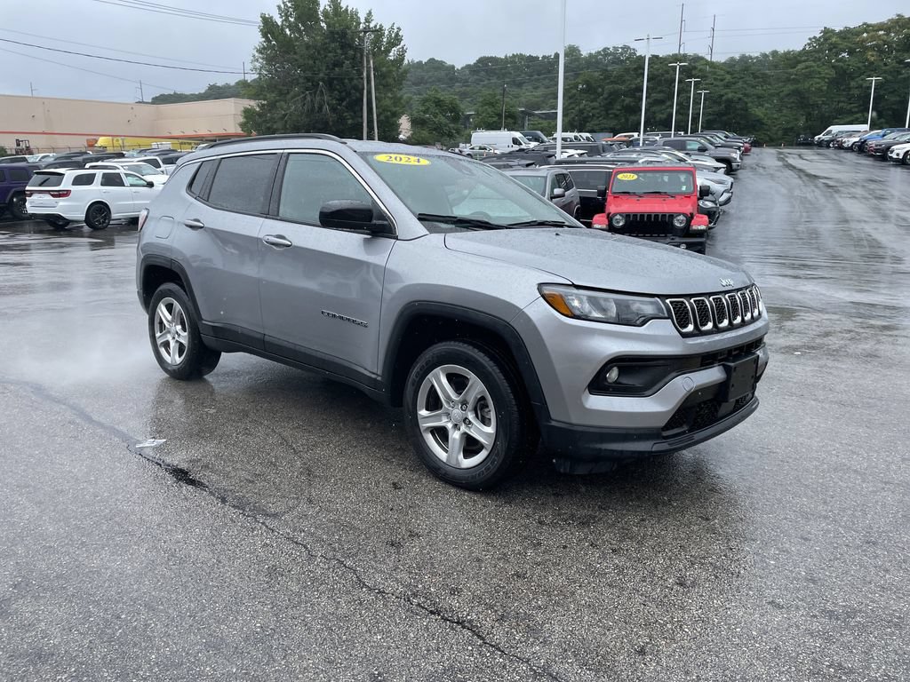 Used 2024 Jeep Compass Latitude AWD/4WD image 6