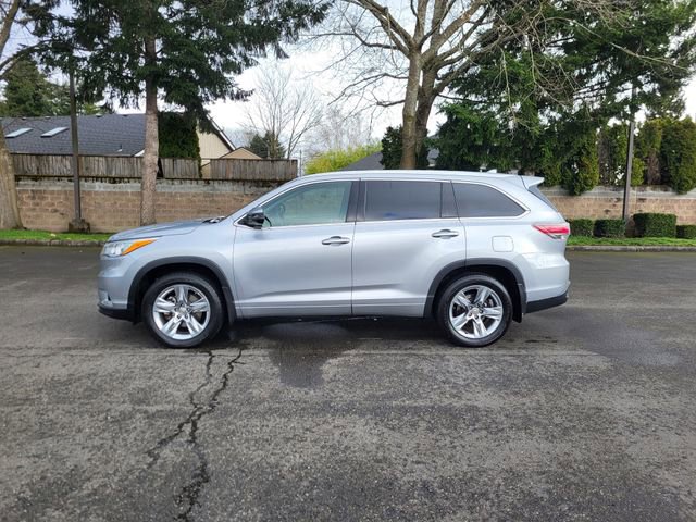 Used 2015 Toyota Highlander Limited Platinum image 2