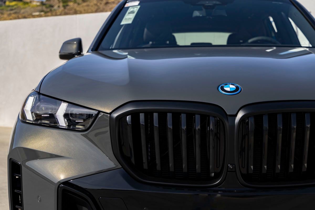 New 2026 BMW X5 xDrive50e image 9