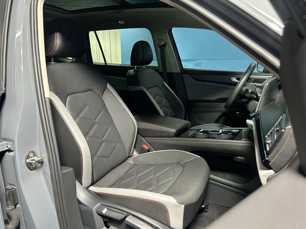 Used 2024 Volkswagen Atlas Peak Edition SE image 51