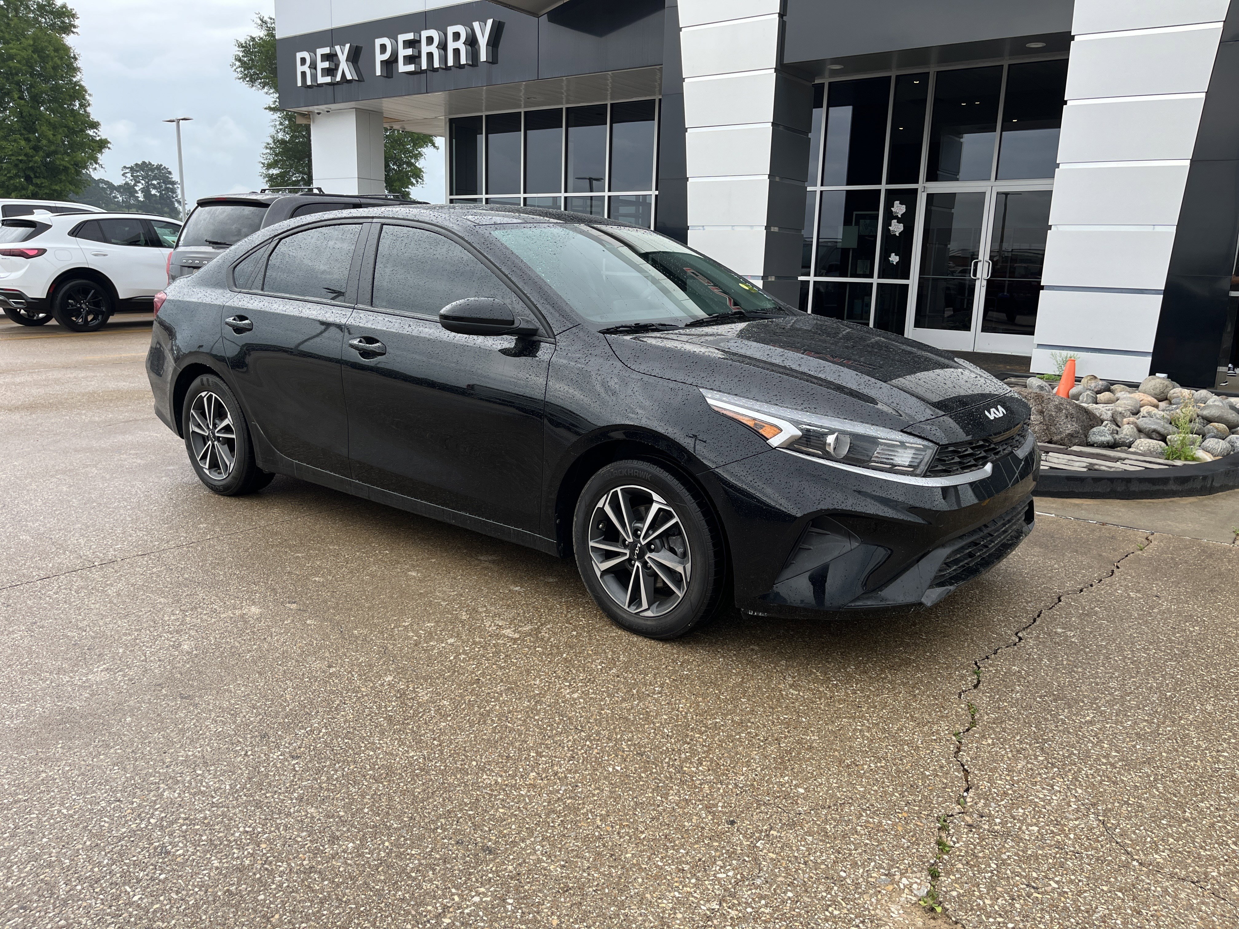 Used 2023 Kia Forte LXS FWD image 2
