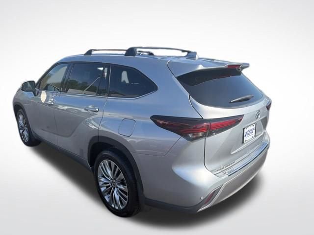 Used 2024 Toyota Highlander Platinum image 4
