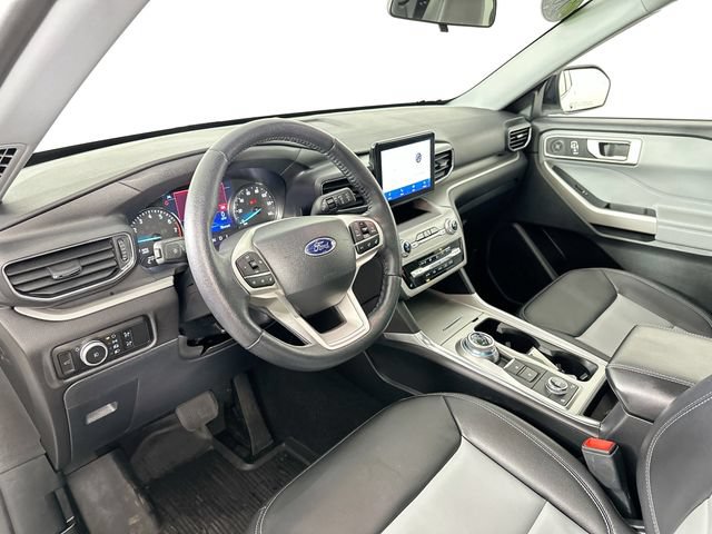 Used 2023 Ford Explorer XLT w/ Equipment Group 202A AWD/4WD image 21