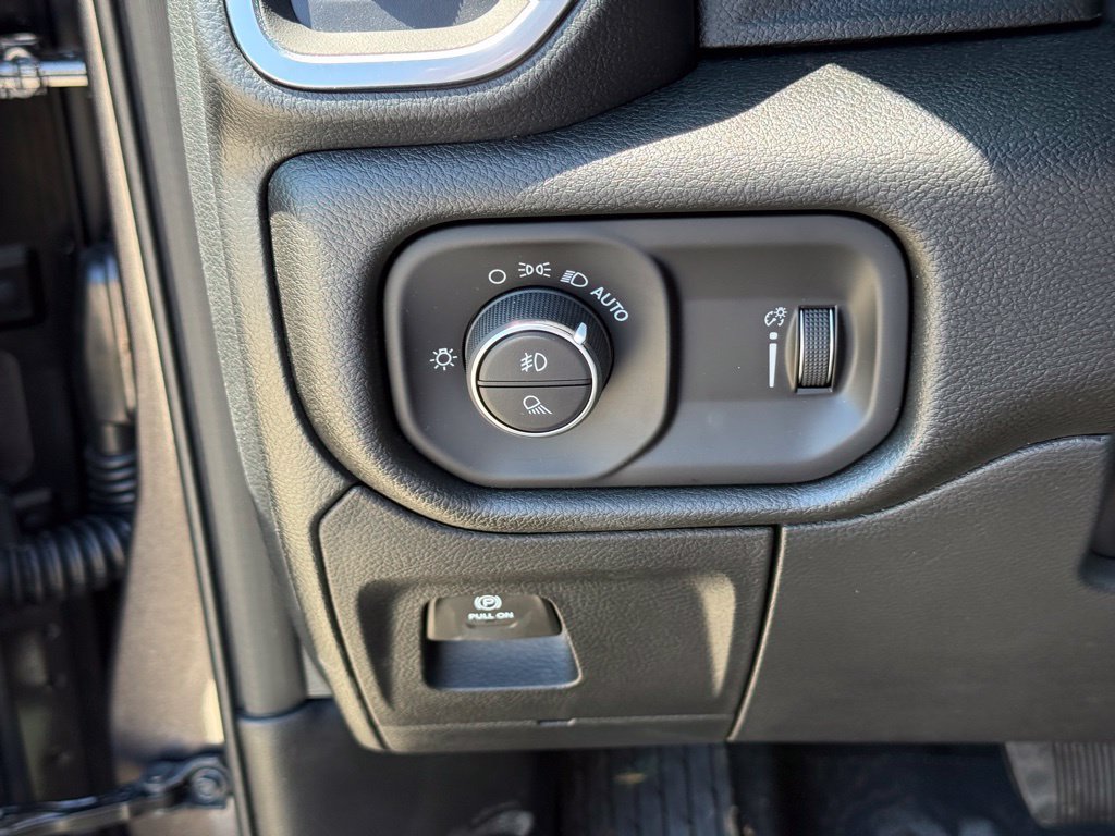 New 2026 RAM 1500 Express AWD/4WD image 19