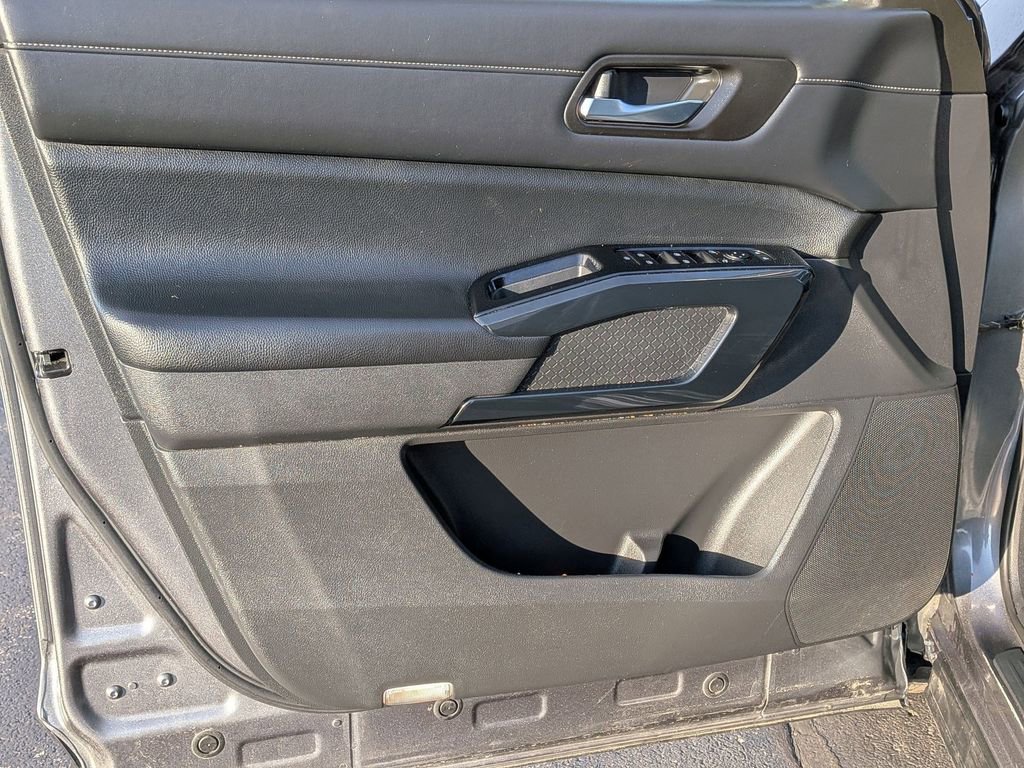 Used 2022 Nissan Pathfinder SV image 9