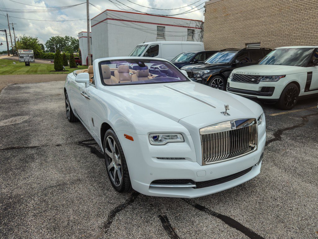 Used 2018 Rolls-Royce Dawn RWD image 3