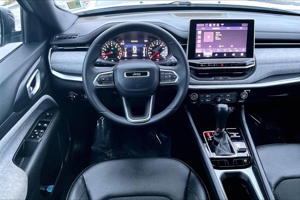 Used 2024 Jeep Compass Latitude image 5