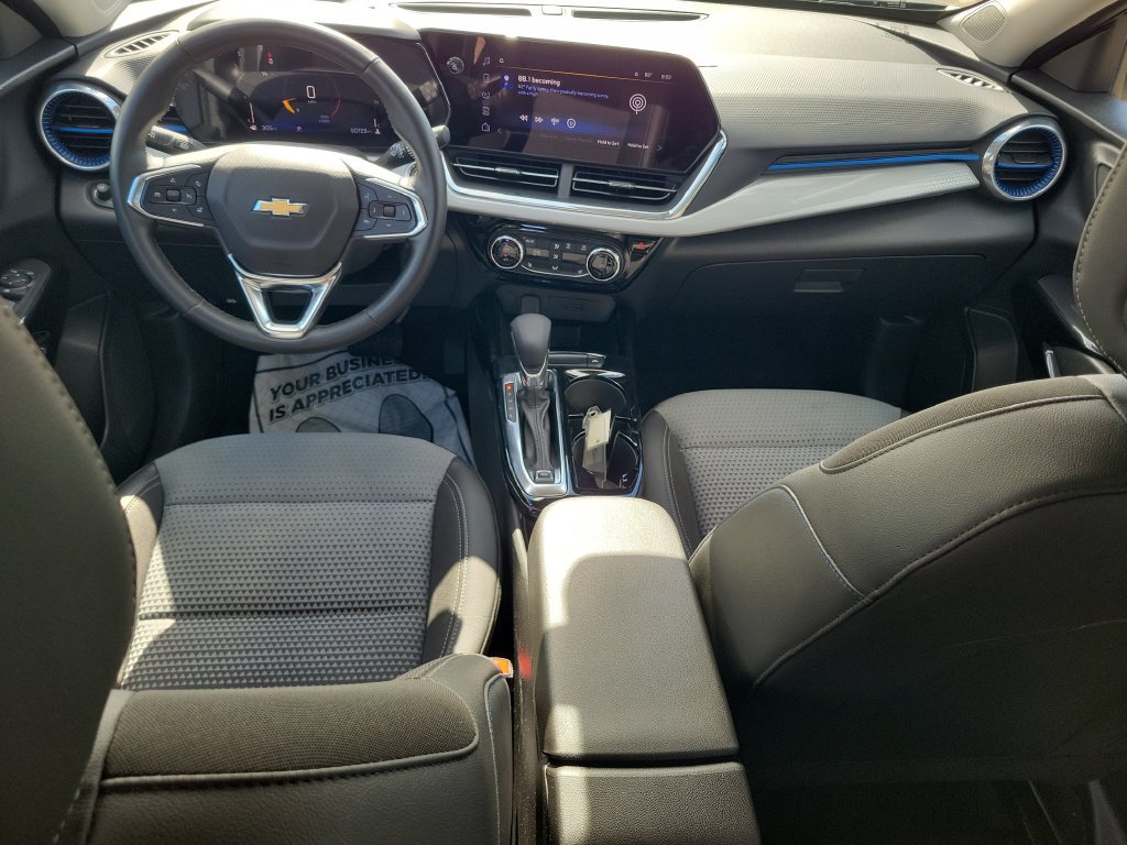 Used 2024 Chevrolet Trax LT w/ LT Convenience Package FWD image 30