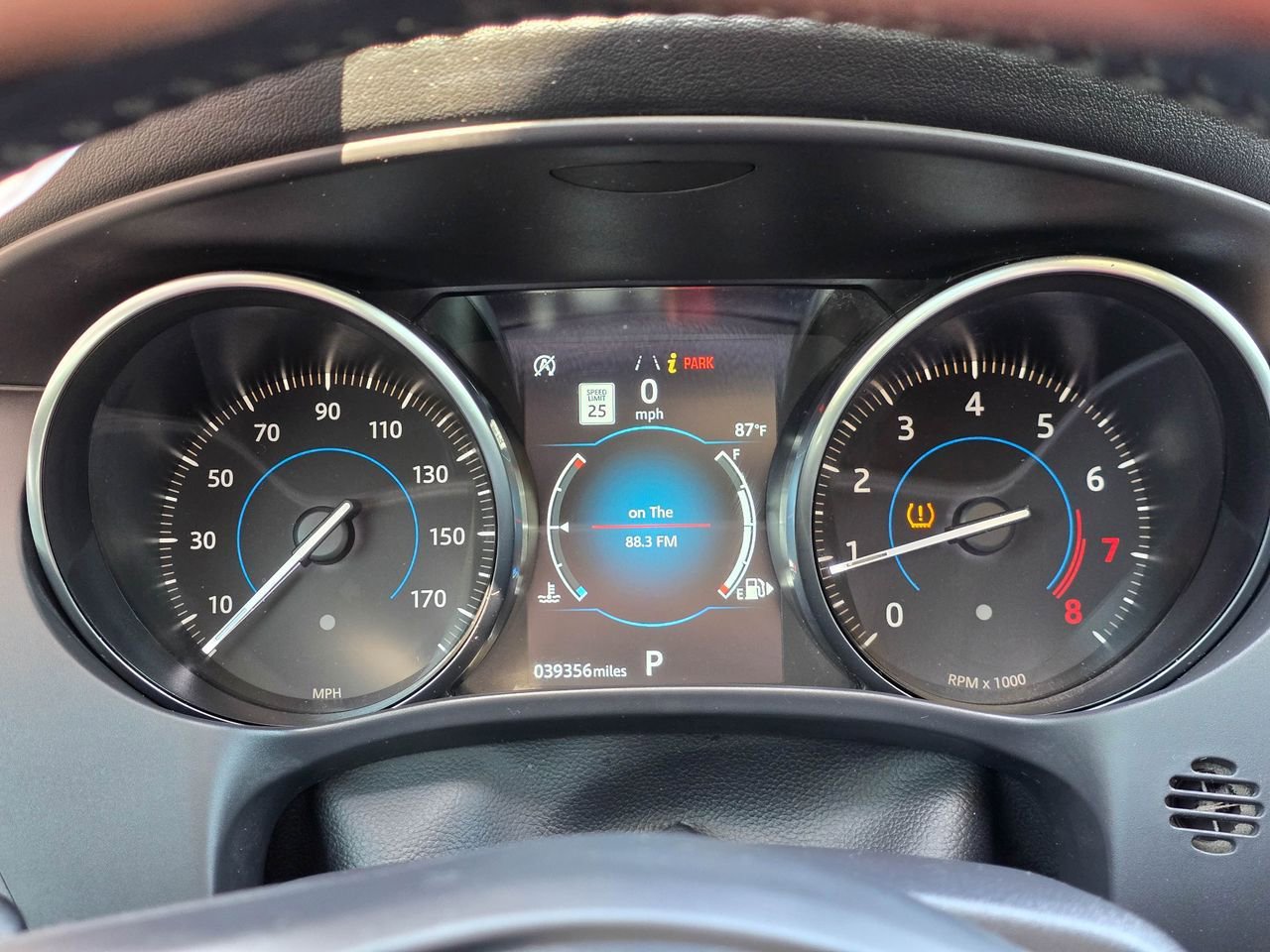 Used 2019 Jaguar F-PACE Premium image 28