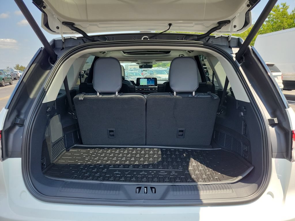 New 2026 Lincoln Aviator AWD image 10