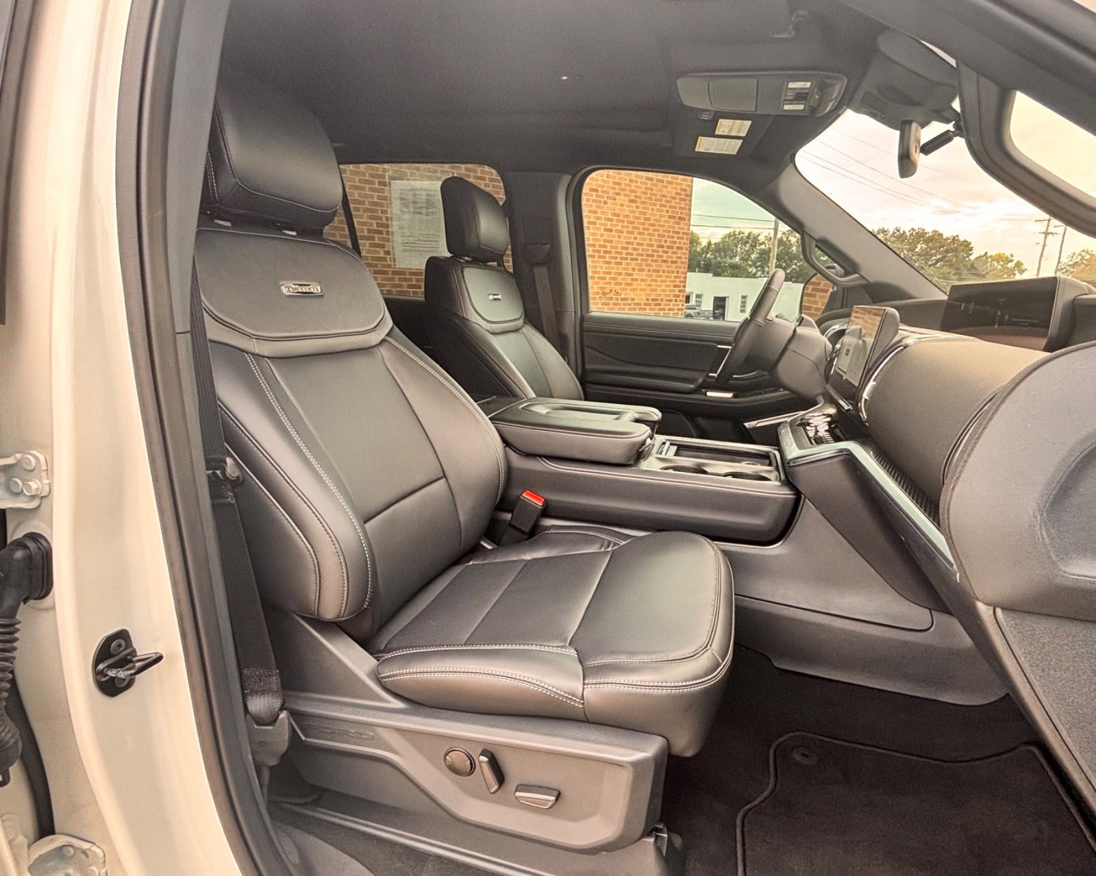 Certified 2025 Ford Expedition Platinum w/ Stealth Appearance Package image 37