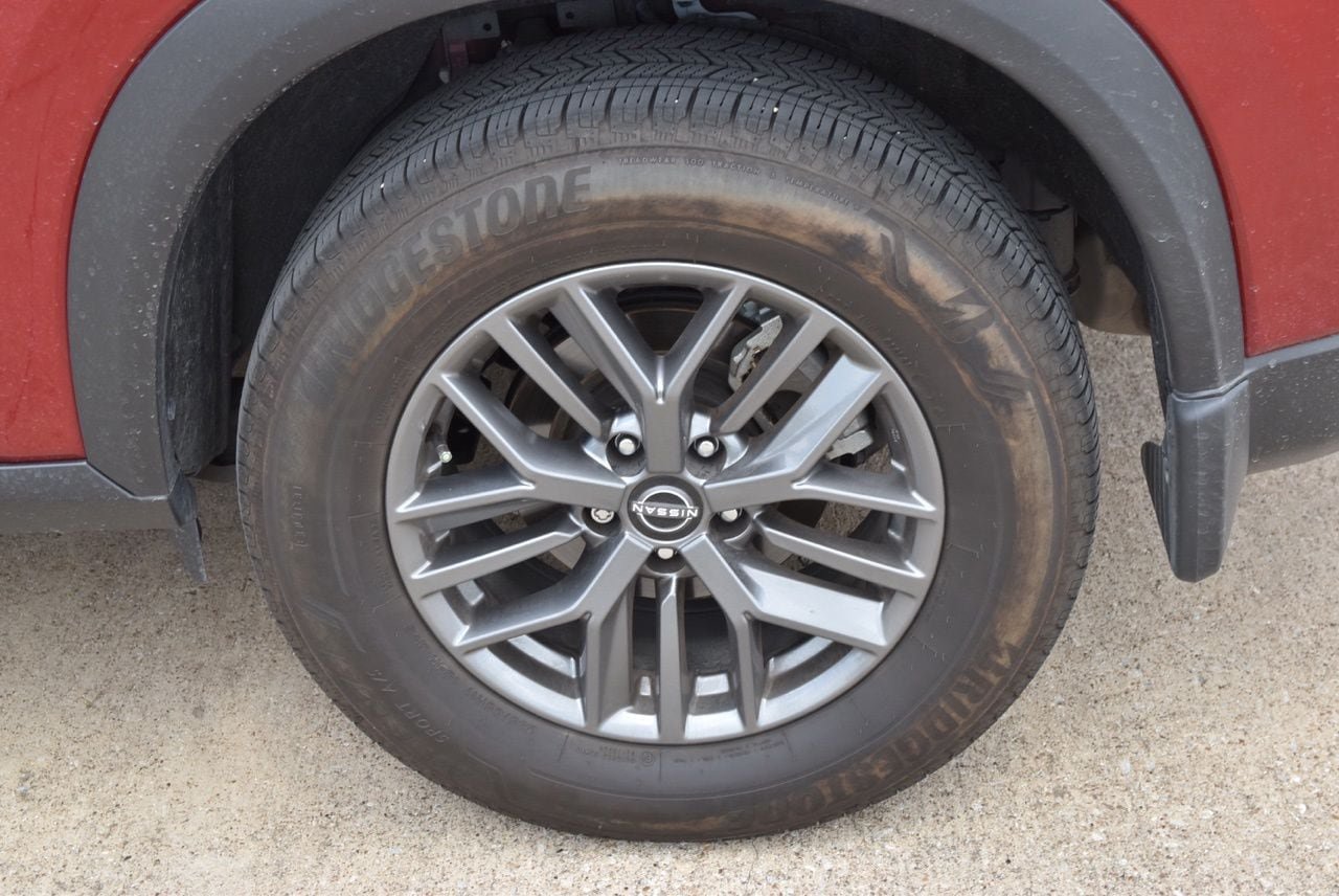 Used 2025 Nissan Rogue S FWD image 12