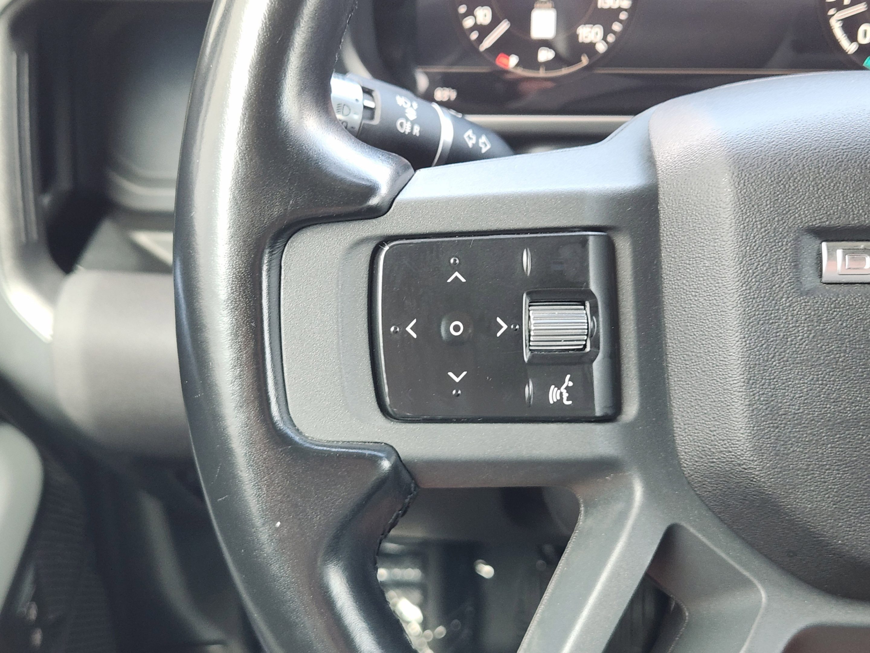 Used 2021 Land Rover Defender 110 X-Dynamic SE AWD/4WD image 27