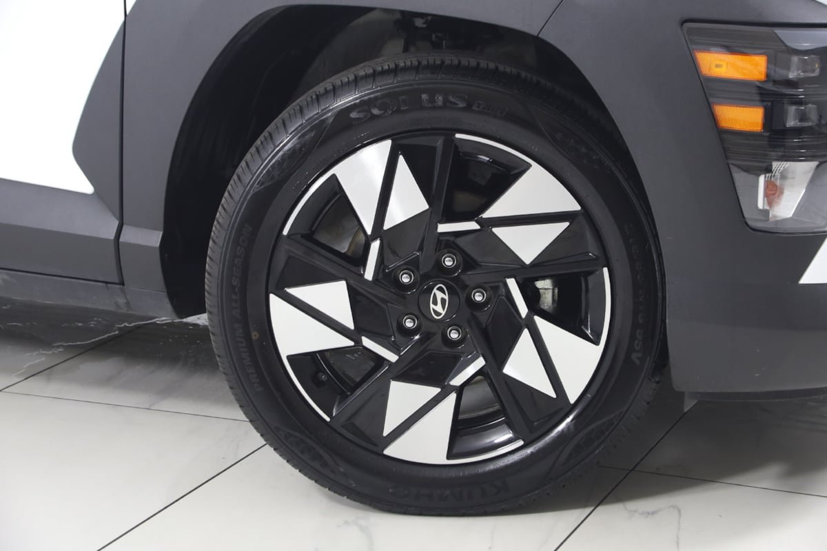 Used 2024 Hyundai Kona SEL FWD image 12