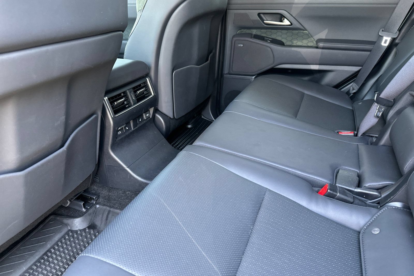 Used 2025 Lexus GX 550 AWD/4WD image 13