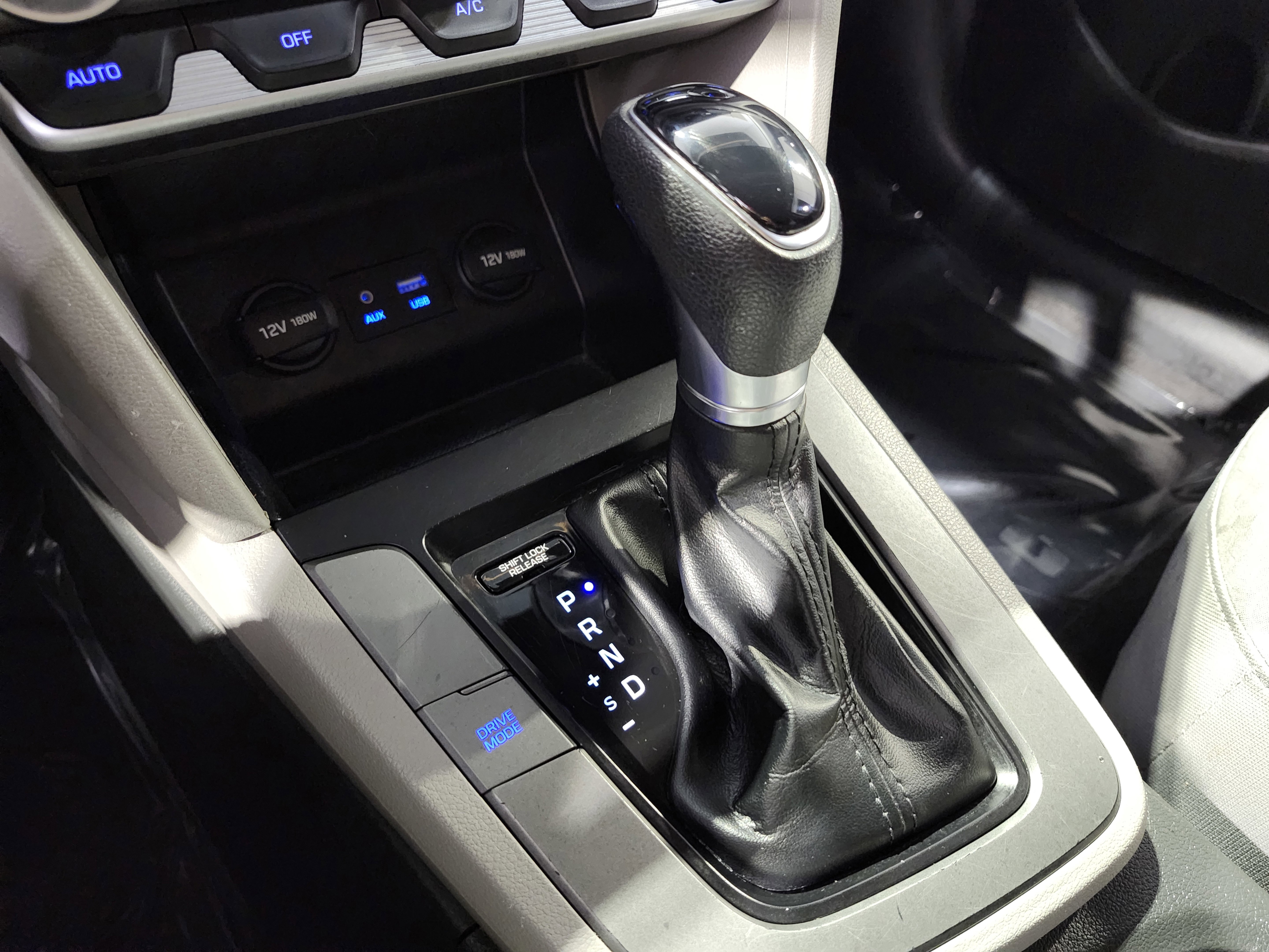 Used 2020 Hyundai Elantra SEL image 28