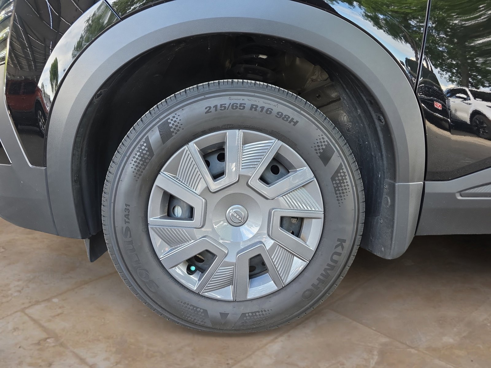 Used 2025 Nissan Kicks S image 27