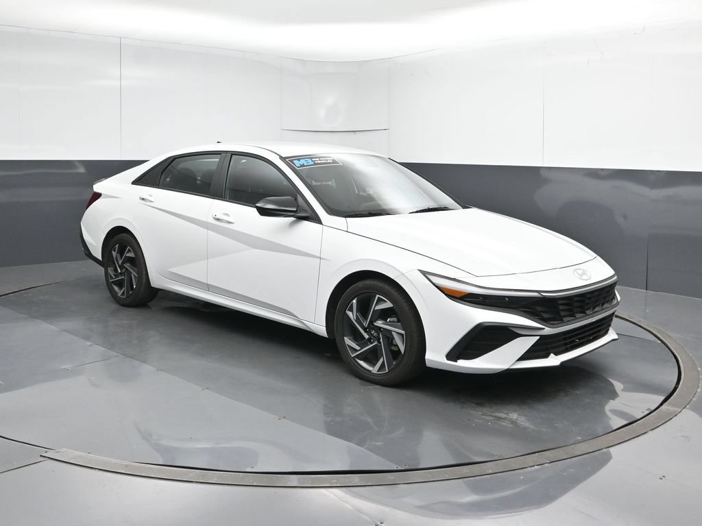Used 2025 Hyundai Elantra SEL FWD image 7