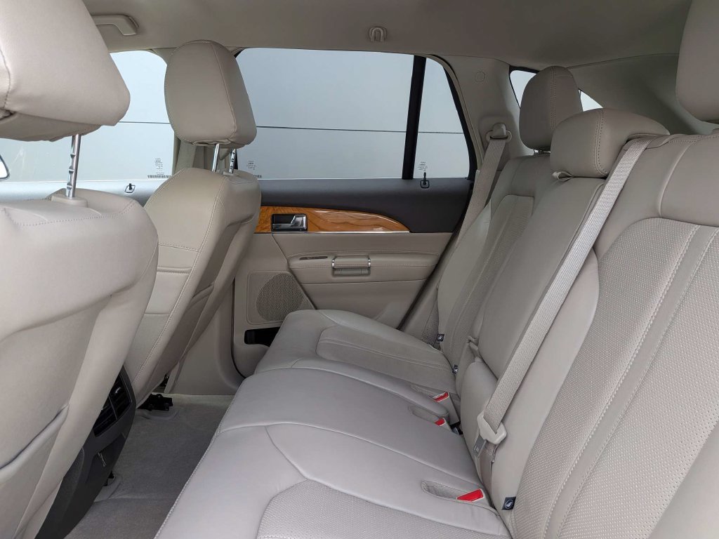 Used 2014 Lincoln MKX FWD w/ Walnut Swirl Wood Package image 13
