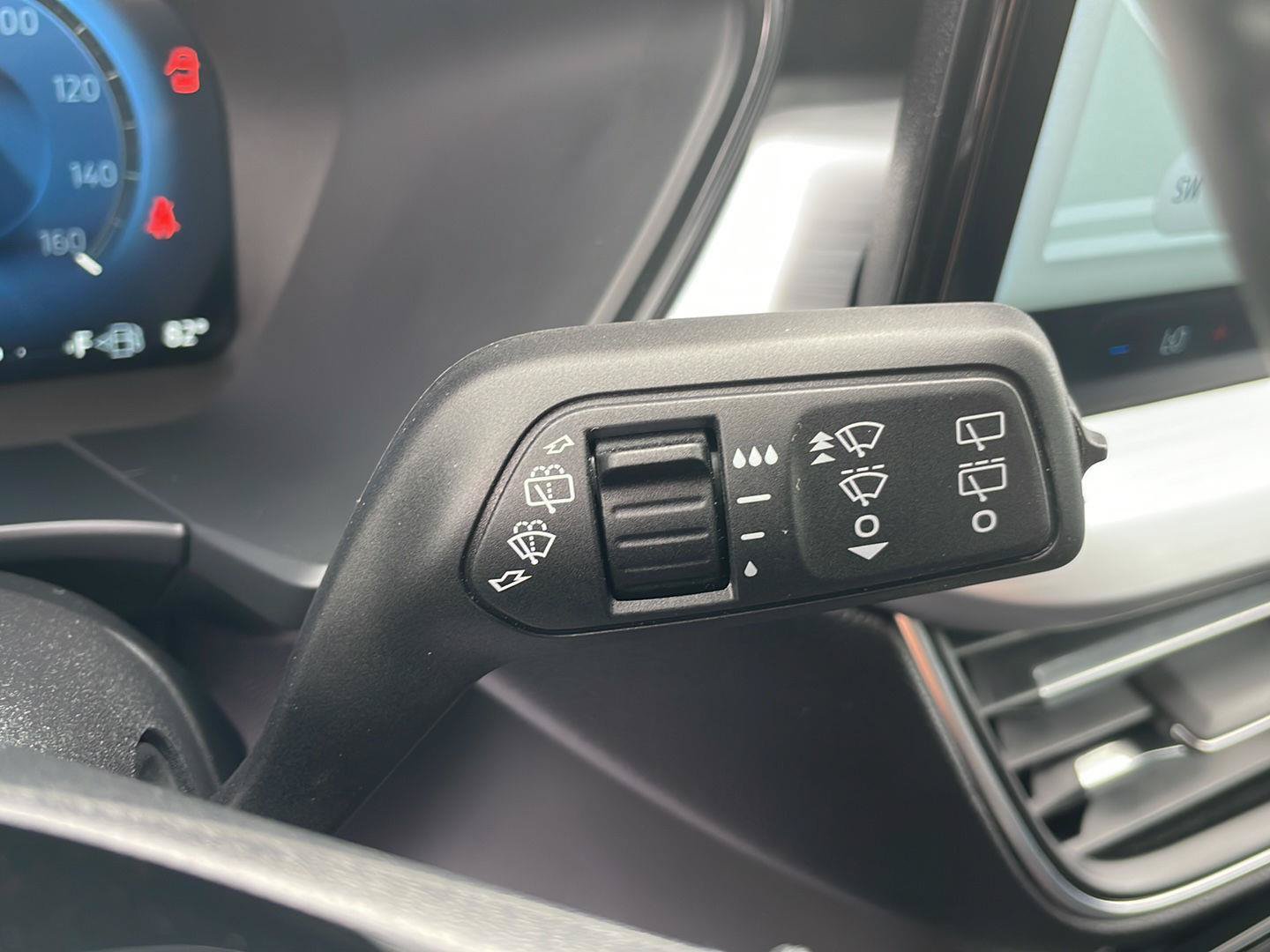 Used 2025 Ford Escape Platinum AWD/4WD image 17
