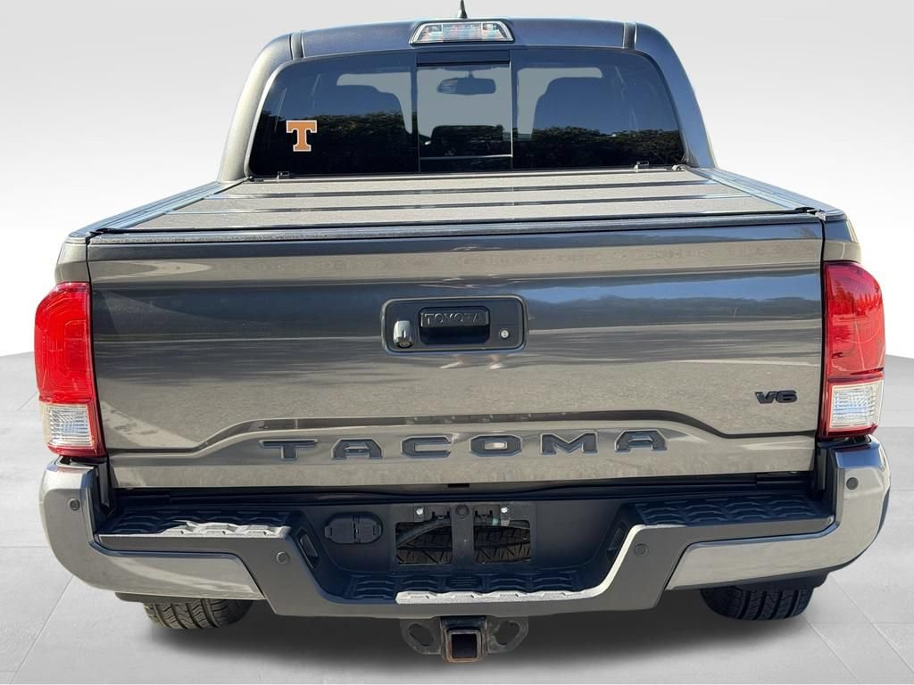 Used 2017 Toyota Tacoma TRD Sport w/ Premium & Technology Package AWD/4WD image 6