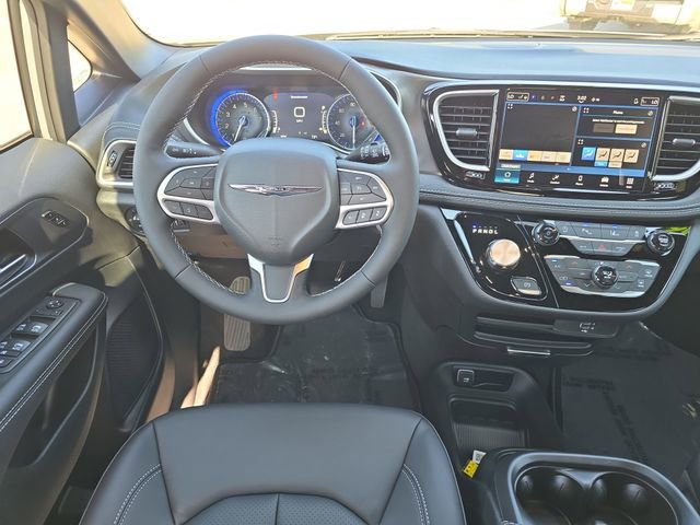 New 2026 Chrysler Pacifica Select image 10