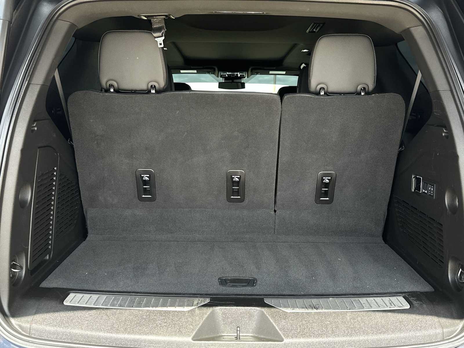 Used 2026 GMC Yukon Denali w/ Sun & Power Step Package AWD/4WD image 27