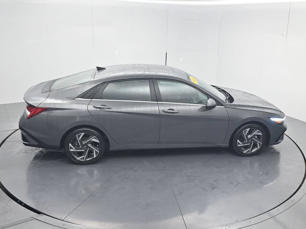 Used 2025 Hyundai Elantra SEL FWD image 56
