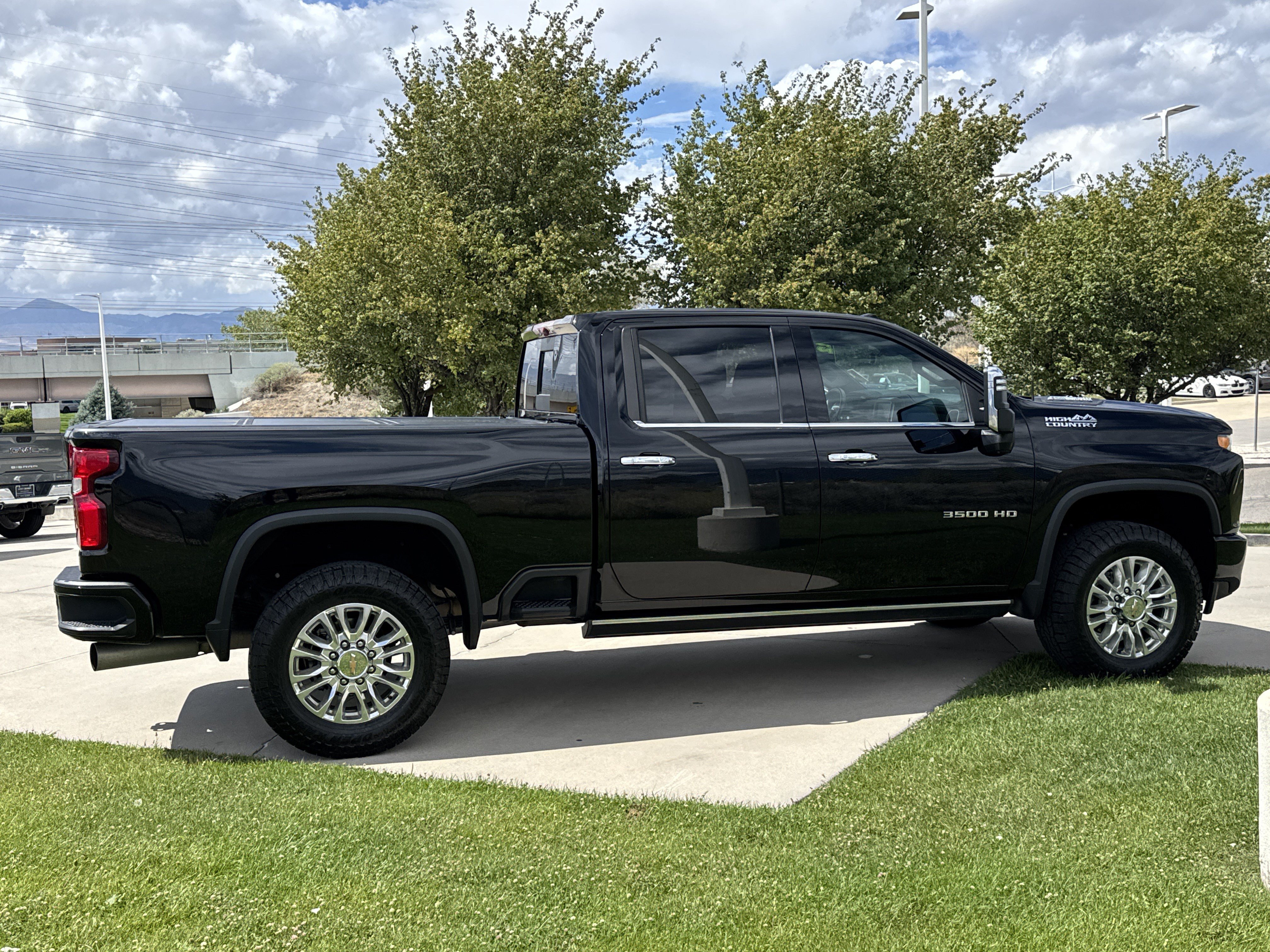 Certified 2022 Chevrolet Silverado 3500 High Country w/ Z71 Off-Road Package AWD/4WD image 6