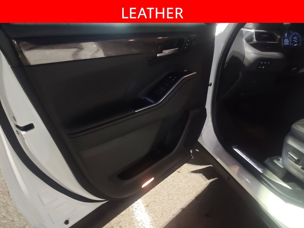 Used 2026 Toyota Highlander Platinum AWD/4WD image 5