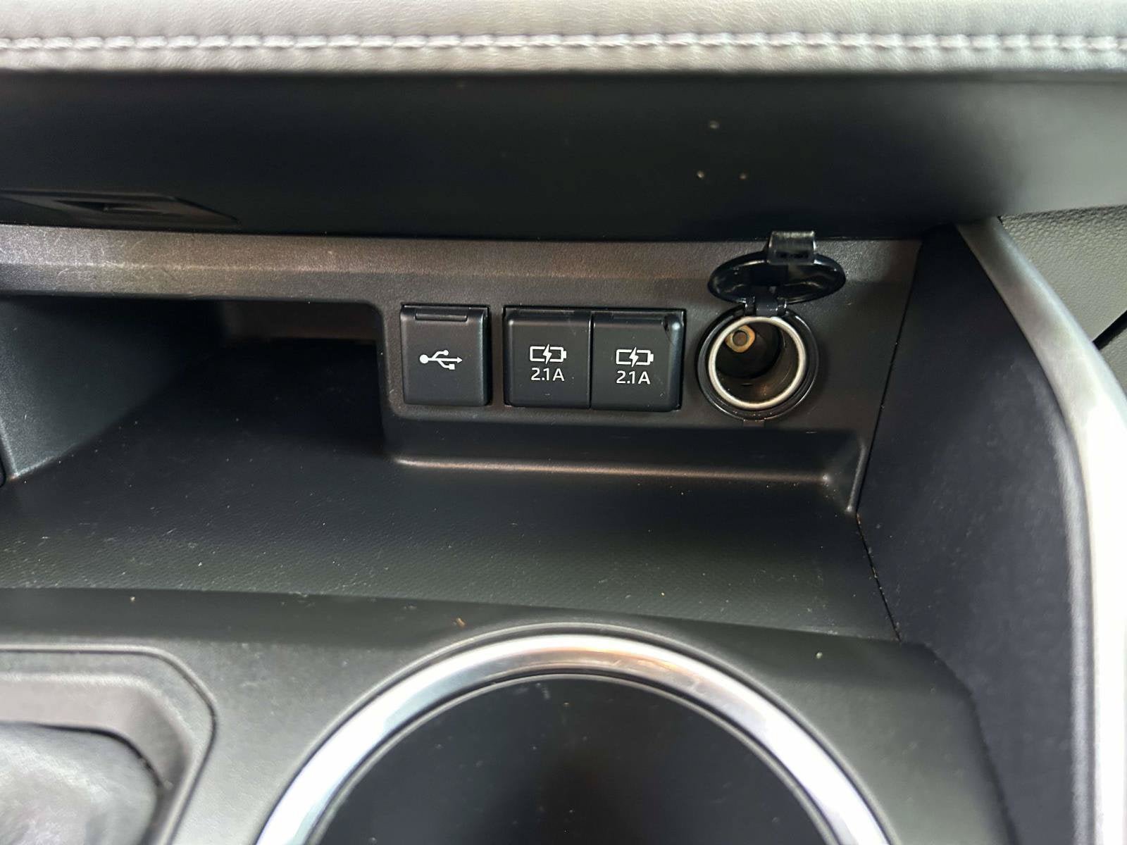 Used 2020 Toyota Highlander XLE FWD image 27