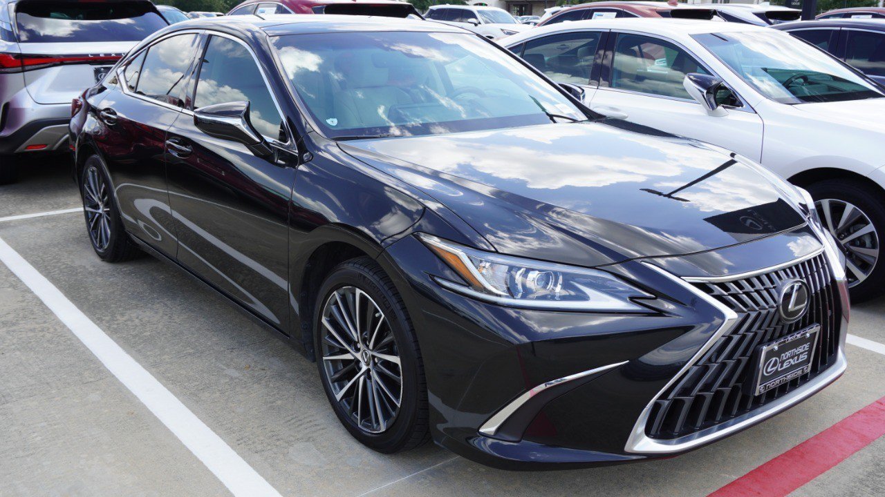 Used 2023 Lexus ES 350 w/ Premium Package FWD image 3