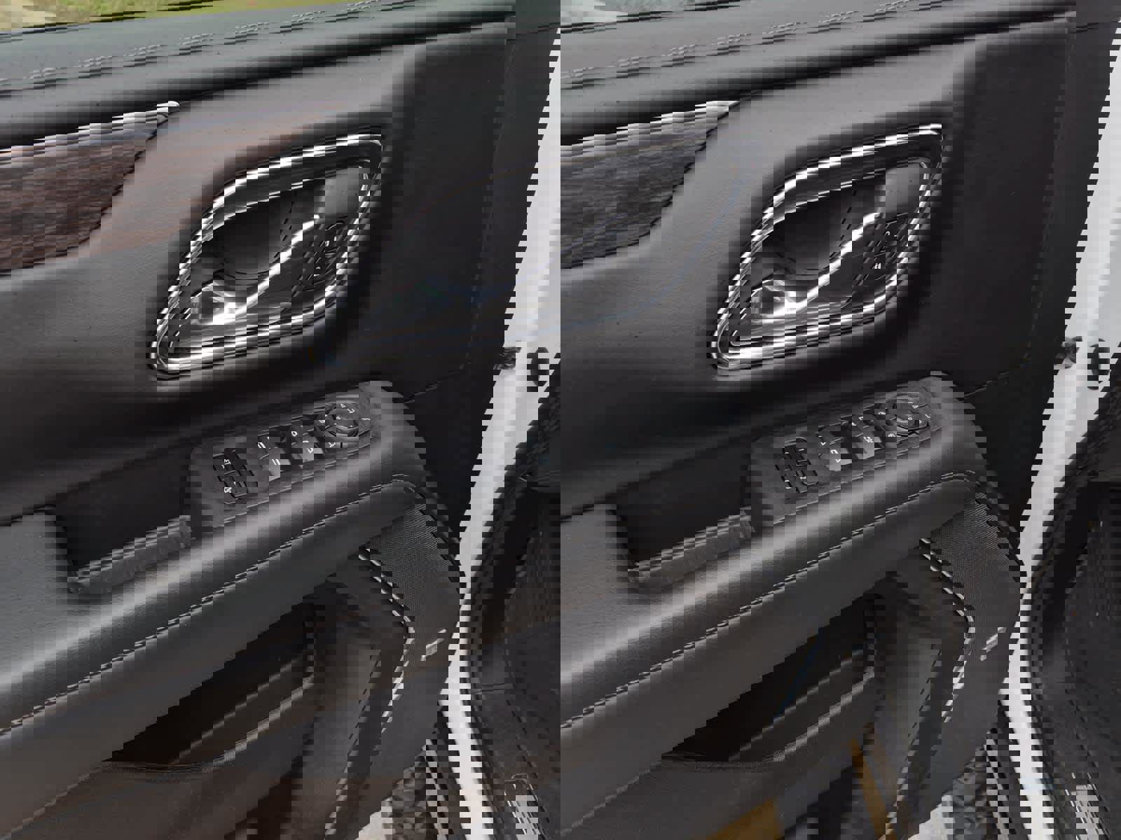 Used 2023 Chevrolet Tahoe Z71 w/ Luxury Package image 12