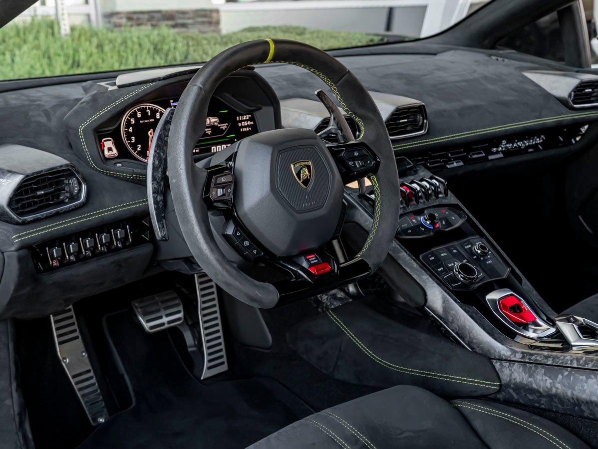 Used 2019 Lamborghini Huracan Performante AWD/4WD image 20