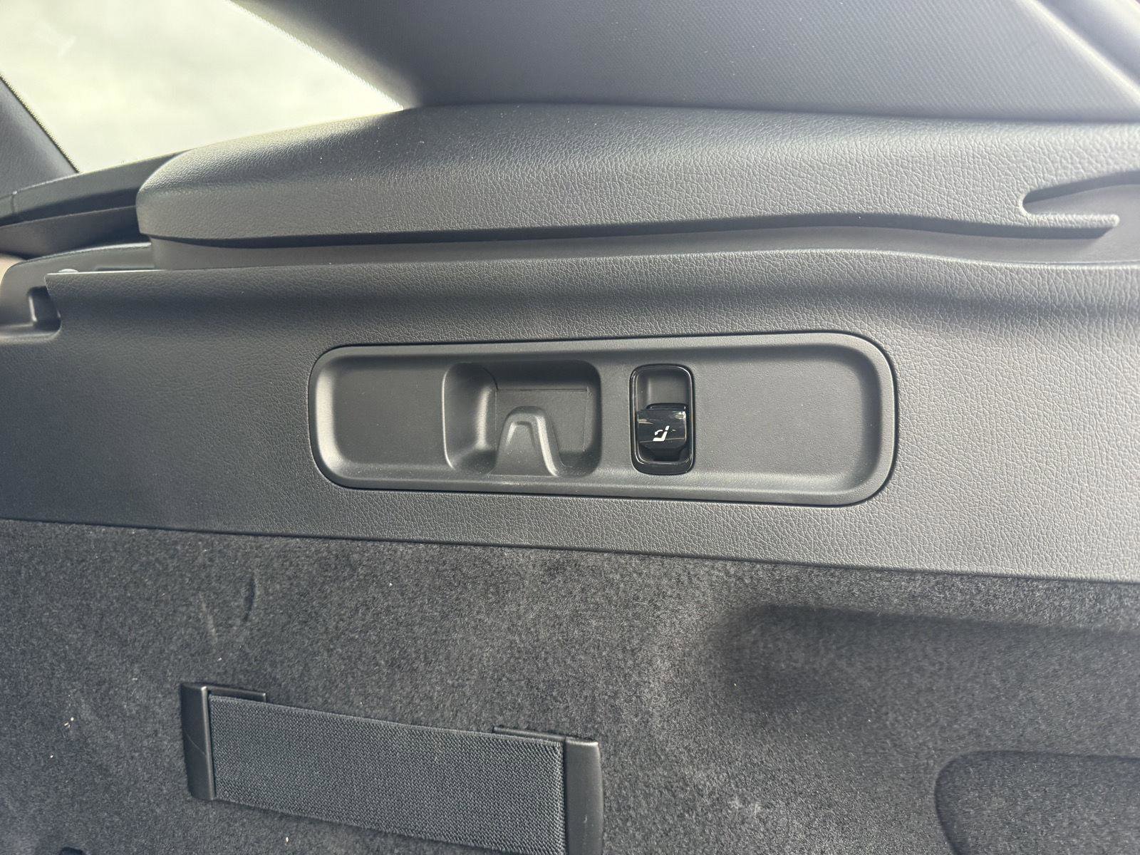 Certified 2025 Mercedes-Benz GLC 300 image 26