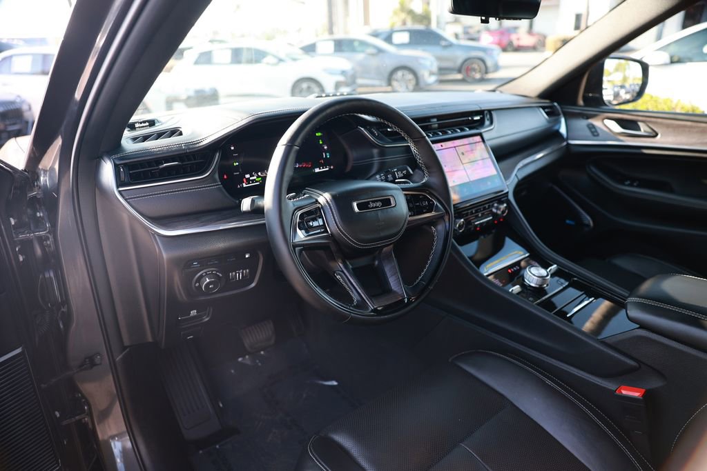 Used 2023 Jeep Grand Cherokee Overland w/ Advanced Protech Group III AWD/4WD image 16