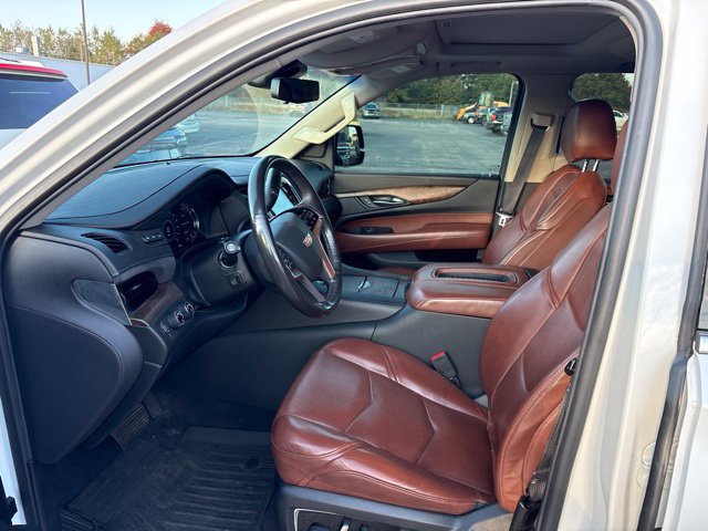 Used 2019 Cadillac Escalade Premium Luxury w/ LPO, Radiant Package AWD/4WD image 9