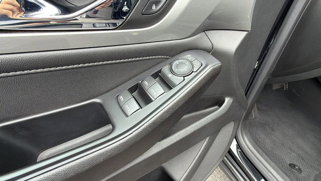 Used 2023 Chevrolet Traverse LT FWD image 20