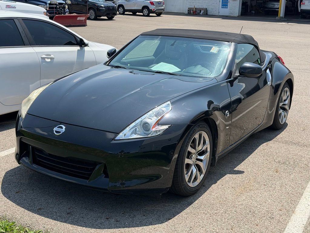 Used 2010 Nissan 370Z Touring RWD image 2