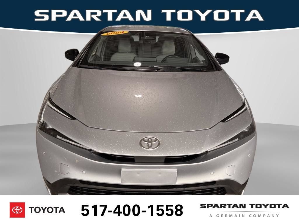 Used 2024 Toyota Prius LE AWD/4WD image 10