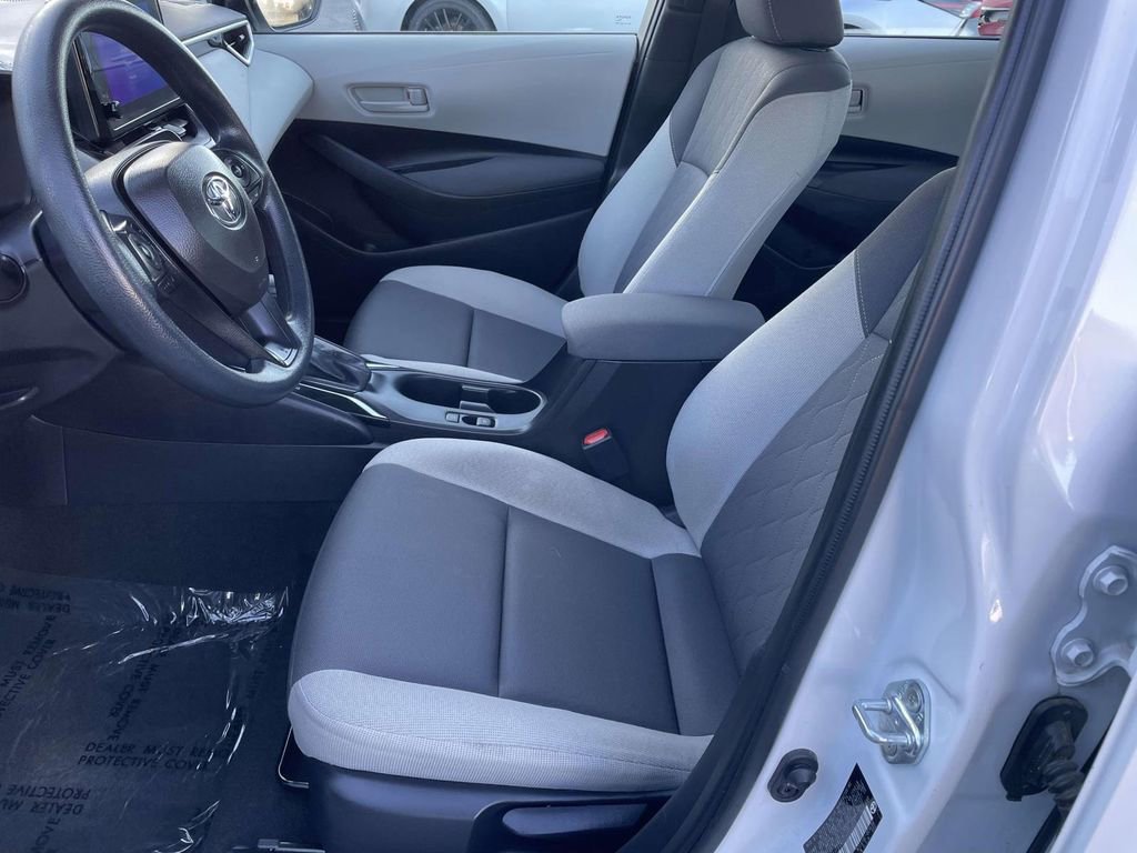 Used 2025 Toyota Corolla LE image 28